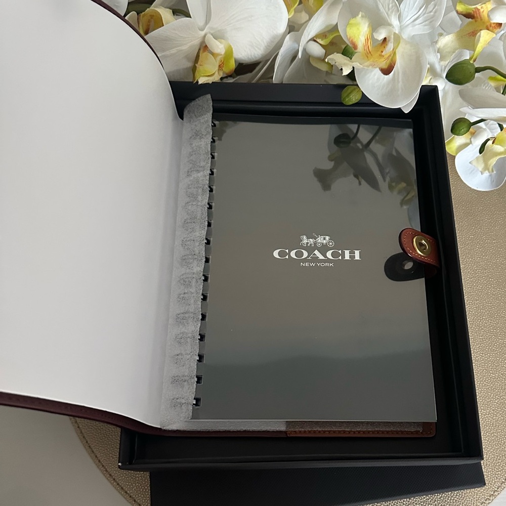 NWT 🦖 Coach LIMITED EDITION 2024 Holiday Notebook With Rexy and Snowman - Picture 8 of 14